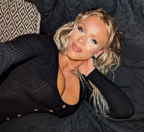 Love Showing Off My Cleavage In A Tiny Buttoned Up Dress Nudes Cleavage NUDE PICS ORG