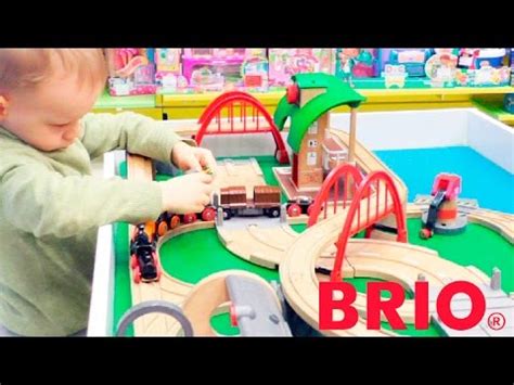 Railway BRIO railway with staition play Brio city Большой поезд в ...