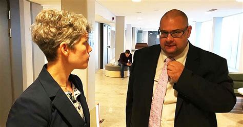 Efter knivattack mot åring man häktad för grovt olaga hot SVT Nyheter