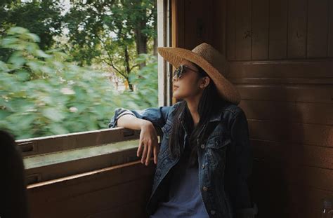 Những cô nàng hot girl không bao giờ chịu ở yên chỗ sẽ khiến bạn muốn đi du lịch ngay tức thì