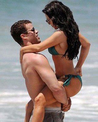 Kim Kardashian Looking Amazing In Bikini On Beach And Leggy In Silk Dress Papara Porn Pictures