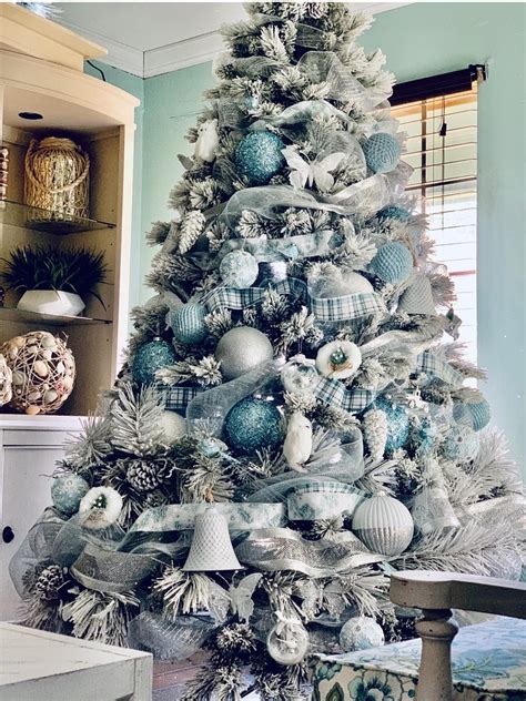 Pin by Ale Garcia on Christmas | Blue christmas tree decorations, Blue christmas decor, Blue ...