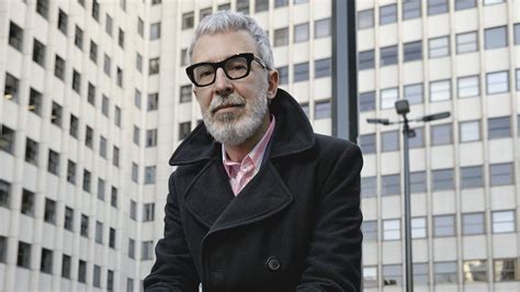 Es Un Referente Gay Espa Ol En Su Nuevo Libro Ajusta Cuentas Con Quienes Hicieron De Su Vida