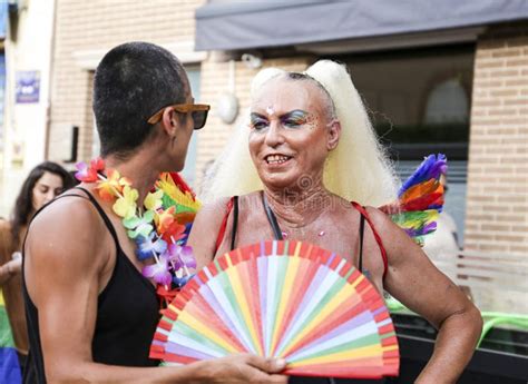 Gente Asistiendo Al Festival Del Orgullo Gay En Santa Pola Town Espa A Imagen Editorial Imagen