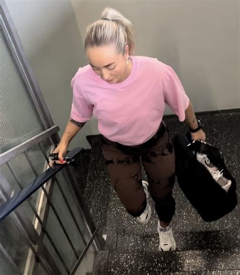 Tatted Blonde W Tight Bubble Butt Capped On Stairs OC Videos Spandex Leggings Yoga Pants