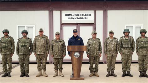 Milli Savunma Bakan Hulusi Akar Deprem Sonras Bin Suriyeli