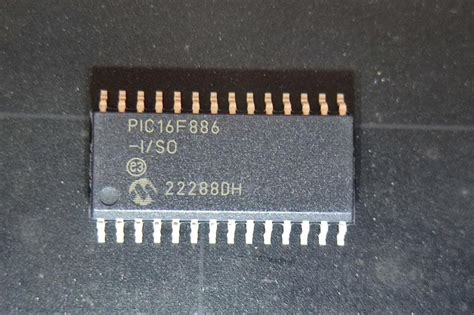 Dip And Soic Pic F I Sp Microchip Microcontroller Tube At Rs