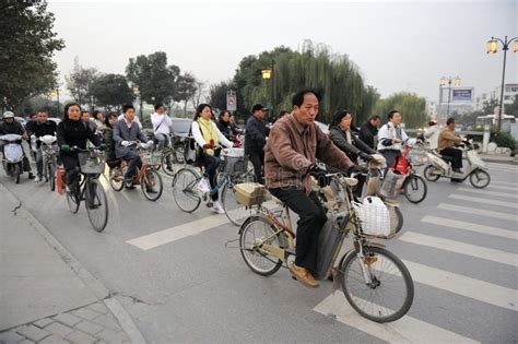 Rush hour in Suzhou, China editorial stock photo. Image of bike - 132449213