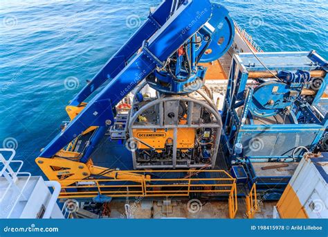 oceaneering remote operate vehicles rov magnum  deck  secured