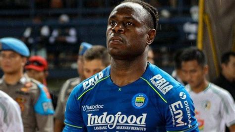 Profil Victor Igbonefo Bek Senior Yang Kontraknya Diperpanjang Persib