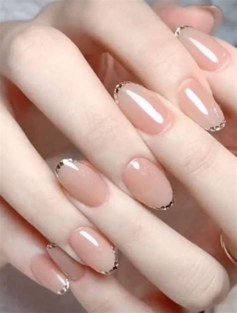 Uñas nude 5 diseños de manicura discreta y elegante para ir a la oficina