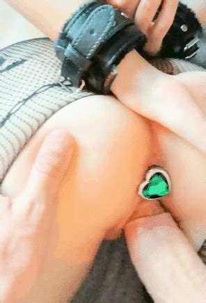 Hot Brunette Blowjob Porn Pic