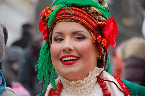 File:Woman in Traditional Ukrainian Clothes - Maslenitsa - Kiev