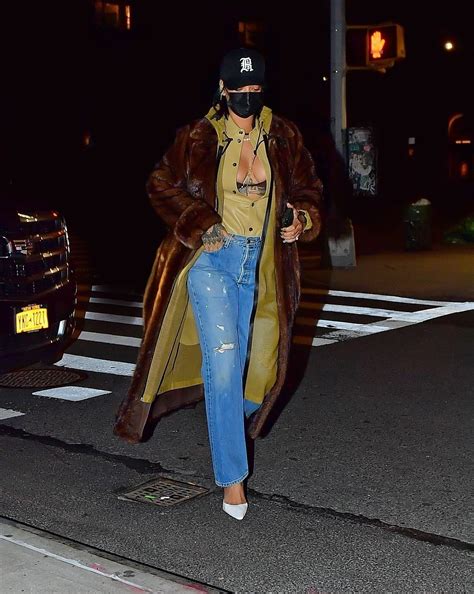 Rihanna Big Boobs In Cleavage Hot Celebs Home