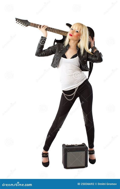 Blonde Frau Bei Der Aufstellung Mit Elektrischer Gitarre Stockfoto Bild von ausführender