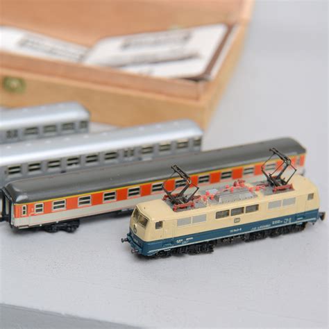 MÄRKLIN 8842 8718 lok samt 5 personvagnar Z skala Leksaker