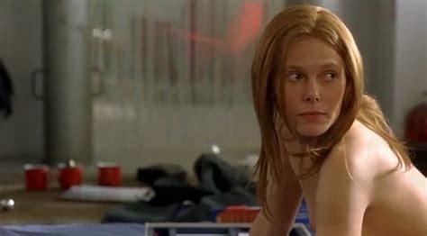 Naked Barbora Bobulova In Tartarughe Sul Dorso