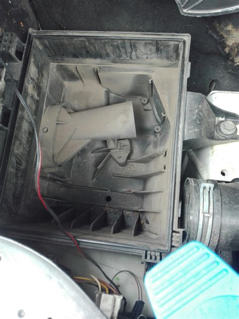 Воздушный фильтр — Volkswagen Transporter T4, 1,9 л, 1998 года ...
