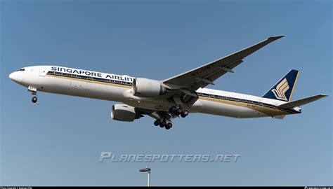 V Swt Singapore Airlines Boeing Er Photo By Baigiver Id