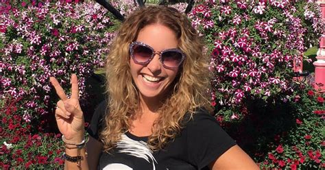 La impactante foto de Lucero en bikini a punto de cumplir 50 años así se mantiene en forma