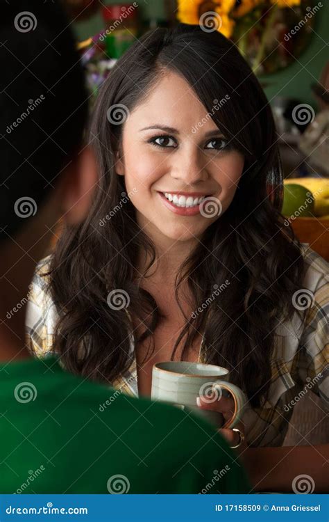 Schöne Latina Frau Mit Cofee Oder Tee Und Mann Stockbild Bild von betriebe getränk