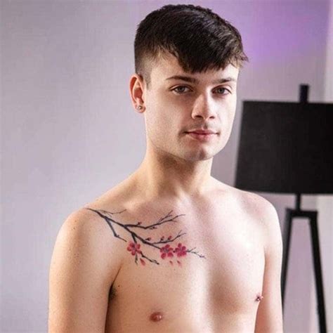 Ryan Bailey Rides The Sex Machine Enjoys Himself Not Knowing Felix Fox Is Watching Him Men