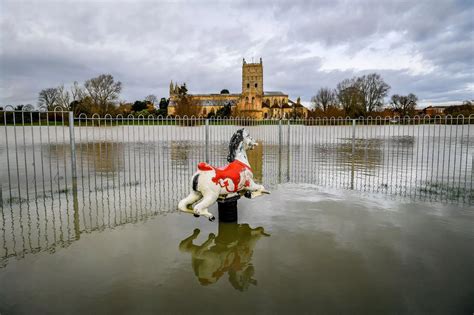 In pictures: dramatic flooding in Tewkesbury - Gloucestershire Live