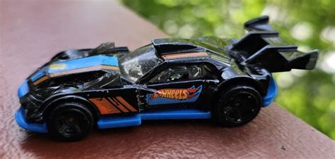 Hot Wheels GT Hunter avtomobilček