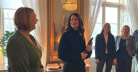 Sex Unga F Retagare Fick Stipendium F R Ledarskap Svt Nyheter