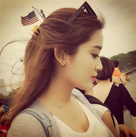 Ph T Ghen V I Nh Ng H Ng L Ng Mi Tuy T Xinh C A Sao Hot Girl Vi T