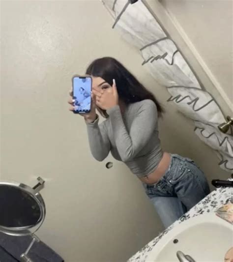 Pin by ℬℯ𝓁𝓁 on Pins by you Latina outfits Latina fashion outfits Cute simple outfits