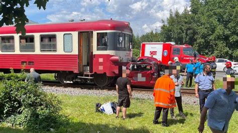 Accident grav Mașină lovită de tren la Brașov Șase persoane rănite