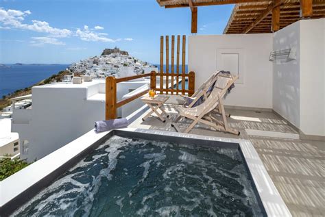 Honeymoon Suite N11 with Outdoor Heated Jacuzzi - Oneiro Luxury Suites ...