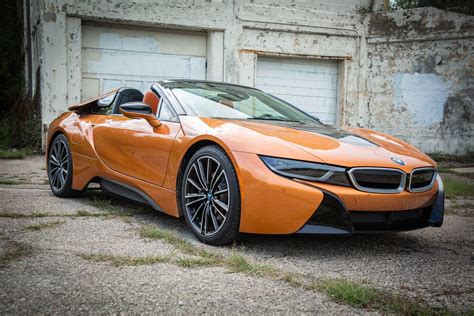 The 2019 BMW i8 Roadster puts plug-in hybrid tech in a racy body - CNET