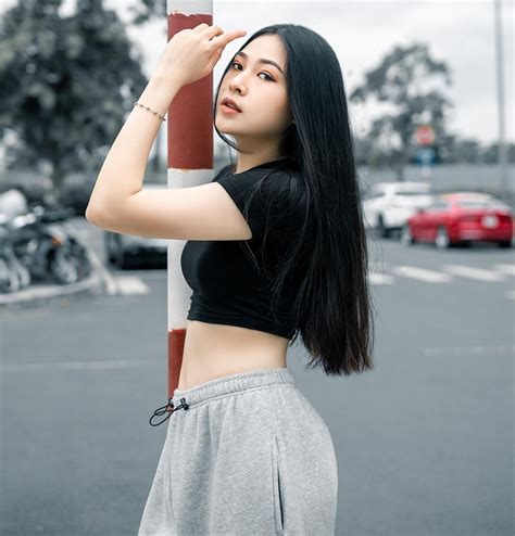 Nữ streamer Free Fire bất ngờ bị MC Mai Dora réo tên đòi đọ dáng trong trang phục bikini