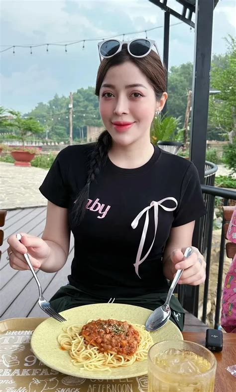 Ngắm nhìn 101 hình ảnh Linh Barbie cute mặc bikini cực xinh