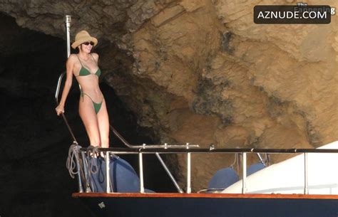 Kendall Jenner Sexy Spotted Showing Off Her Amazing Body Wearing A Hot Green Bikini At Ibiza