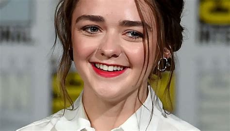 Maisie Williams Looks Stunning In Blonde Hair Look