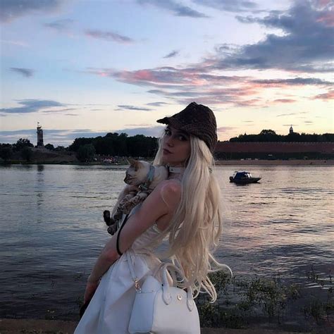 Cosswigs 24inch Ash Blonde Wavy Synthetic Lace Front