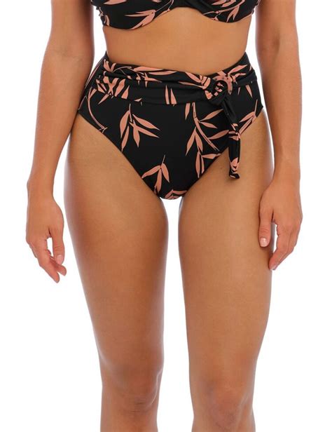 5 Hot Sexy The Luna Diaries Bikini Pics