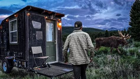 Wyoming Campers Frightening Bull Moose Encounter