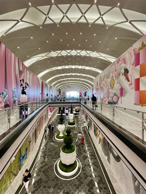 The Avenue Retail Wing Opens At American Dream Mall In East