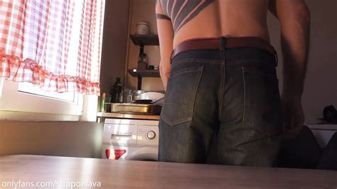 Dildo Berijden Tijdens Het Wachten Op De Was Xhamster