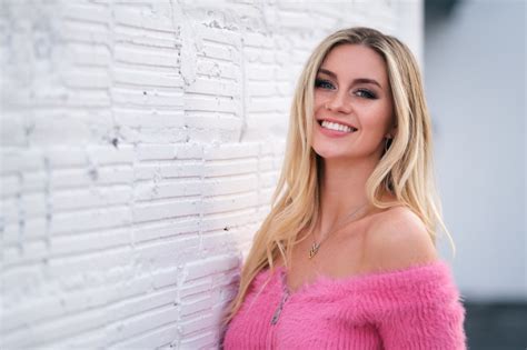 1420656 4K Marina Blonde Girl Glance Smile Makeup Sweater Hair Rare Gallery HD Wallpapers