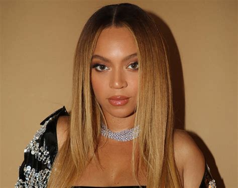 20 Famous Female Pop Singers - Singersroom.com