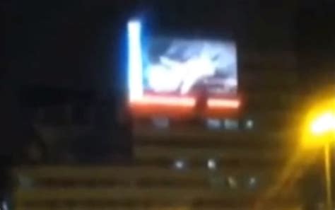 Worker Accidentally Beams Porn Onto Giant Train Station Screen In China Descrier News