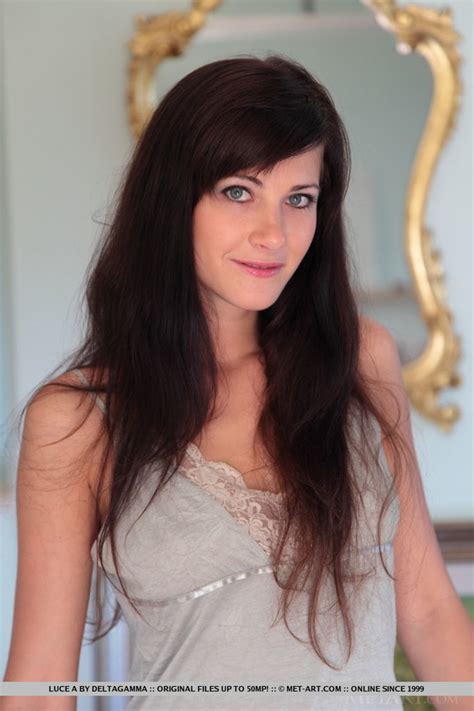 Blue Eyed Model Enjoys Herself Nude In The XXX Dessert Picture 1