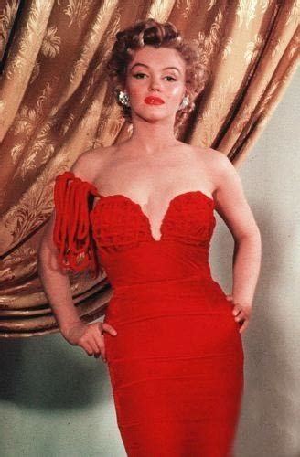 Red Dress - Marilyn Monroe Photo (15797650) - Fanpop