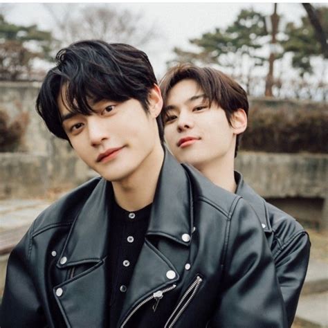 Pin On Bl H N Qu C Cute Gay Couples Actors Cute Gay