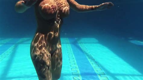 Heidi Van Horny With Huge Tits Underwater